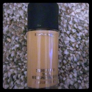 Mac Studio Fix Fluid NC 42